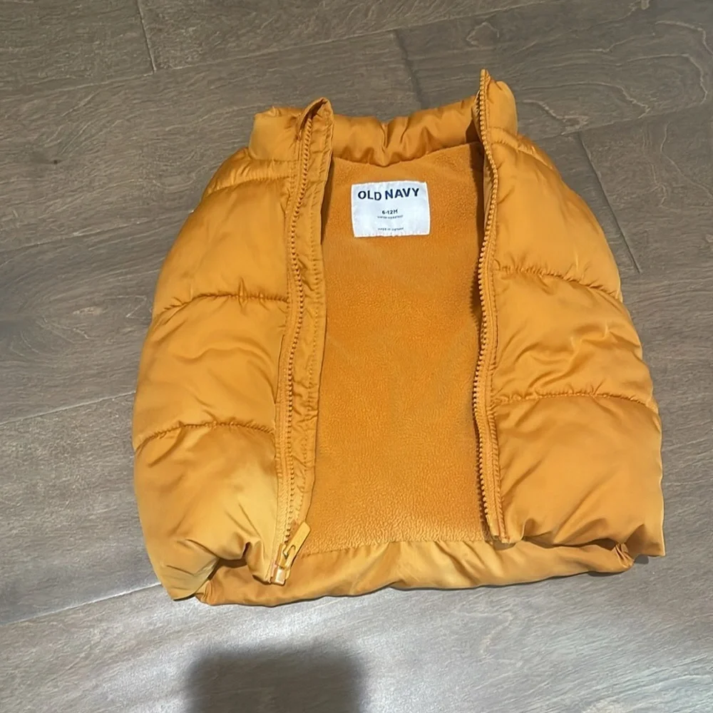 Old Navy unisex Baby Puffer Vest 6-12months